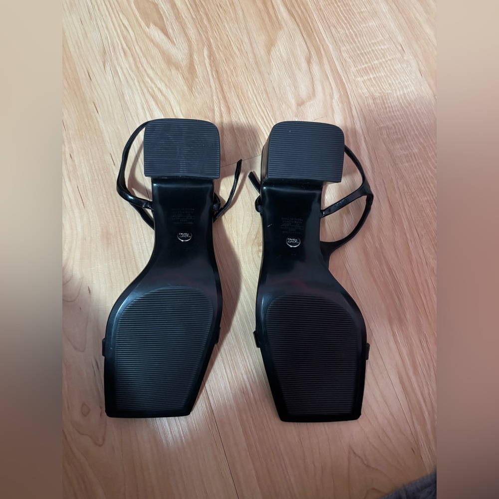Black square toe Zara heels - Picture 3 of 3
